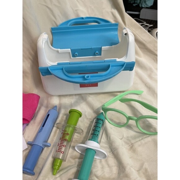 Kids Play Doctor Set W Carrying Case Blood Pressure Cuff Glasses Patient Sheet - Picture 5 of 7